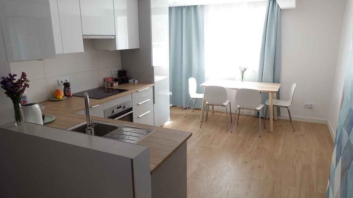Grzegorzki Apartment | New apartment with three bedrooms and parking close to city center