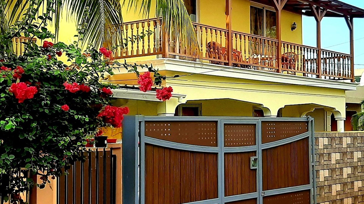 Pointe Aux Sables Apartment | New appart with 3 airconditioned bedrooms, wifi, balcony, terrace, garden