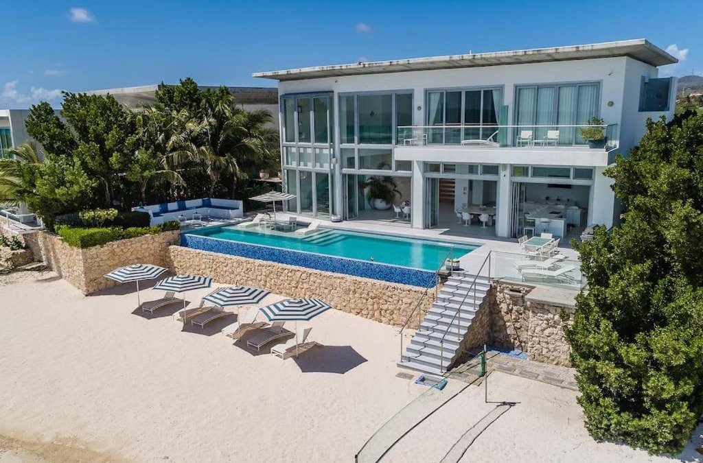 Savaneta Villa | New Aruba Beachfront Estate:gym, beach and pool