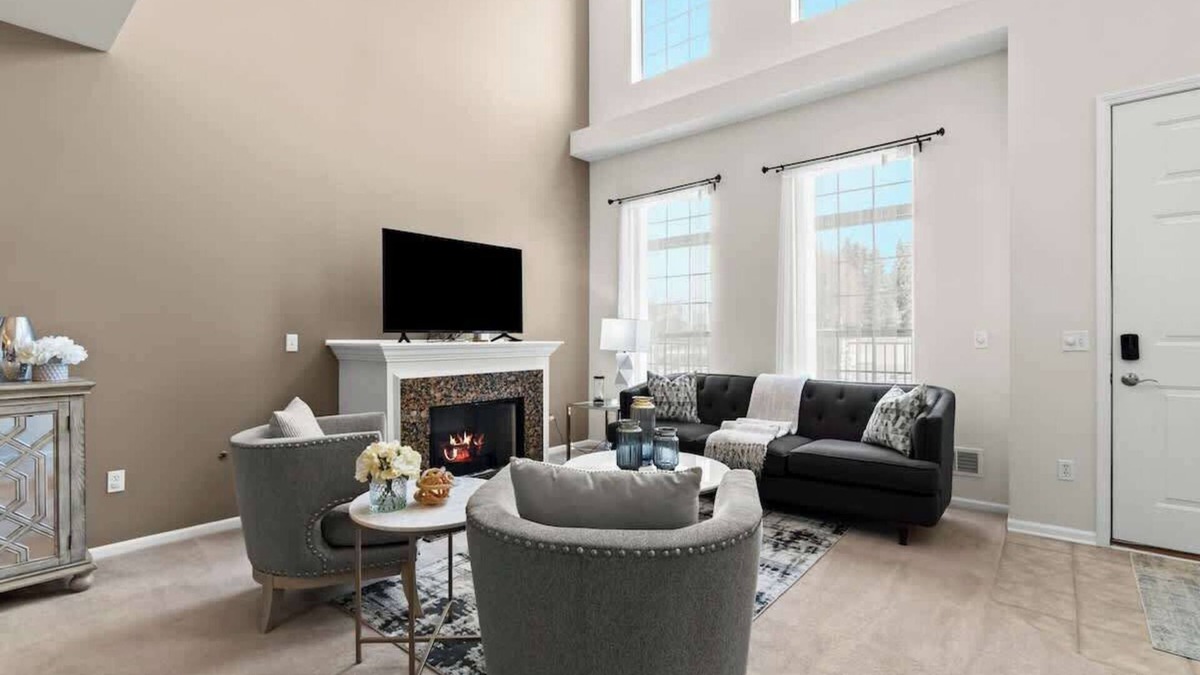 Auburn Hills House | *NEW* Auburn Hills DT Condo