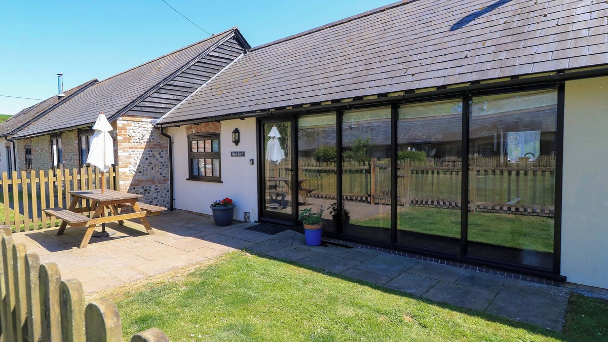 Blandford Forum Cottage | NEW BARN, pet friendly, with open fire in Winterborne Stickland