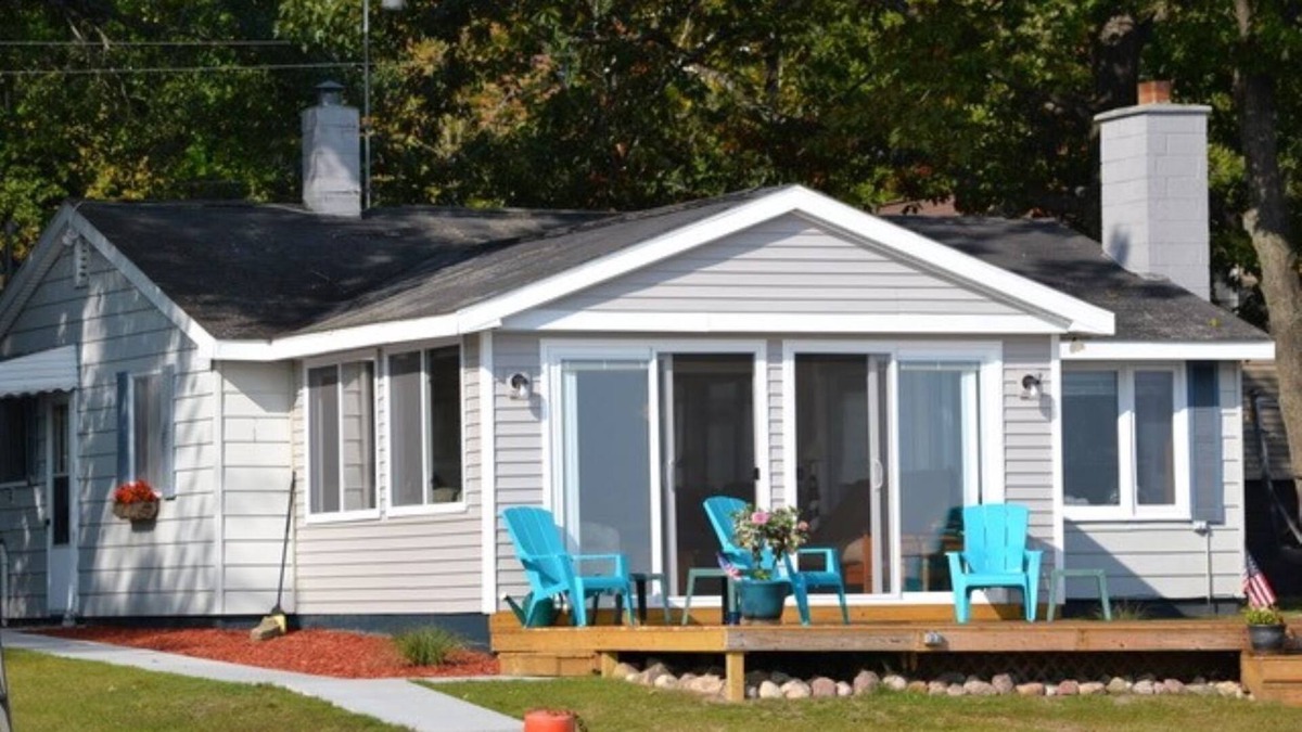Lake City Cottage | New Beachfront Cottage