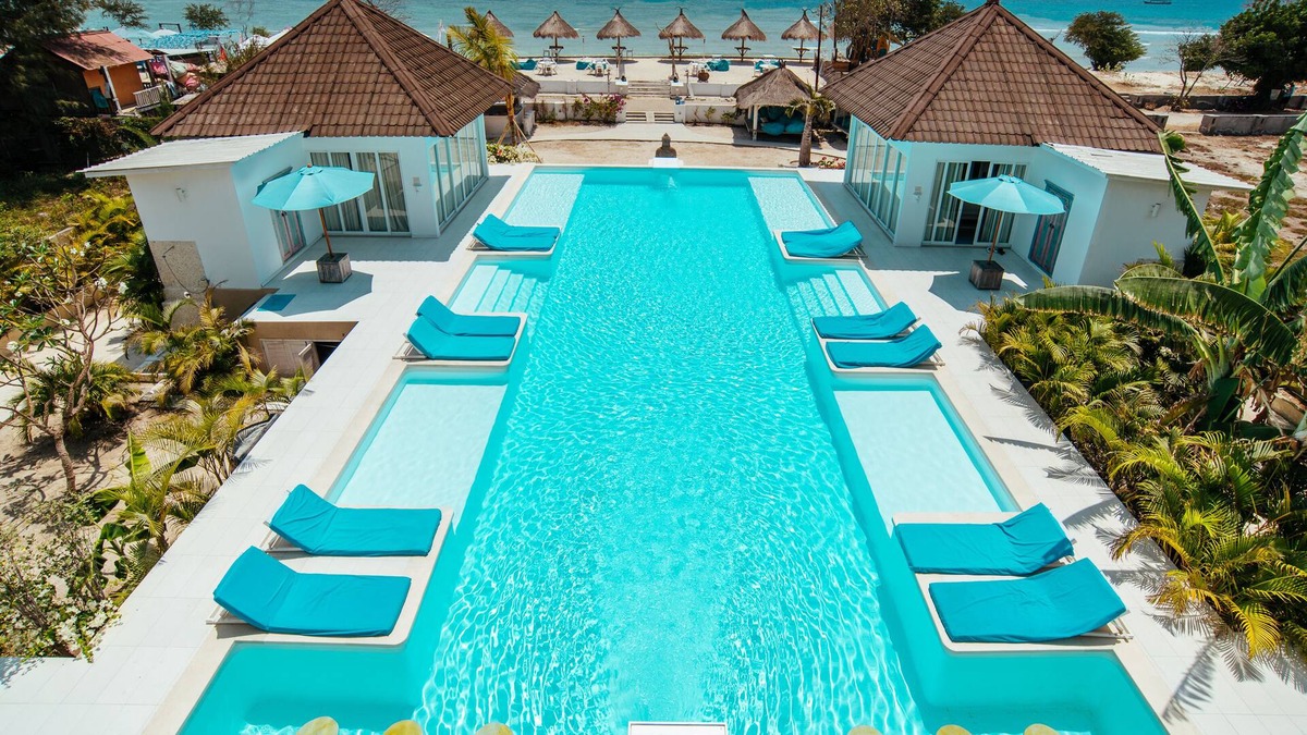 Gili Trawangan Villa | New beachfront villa in Gili Trawangan: 7-9 bedrooms - pool -