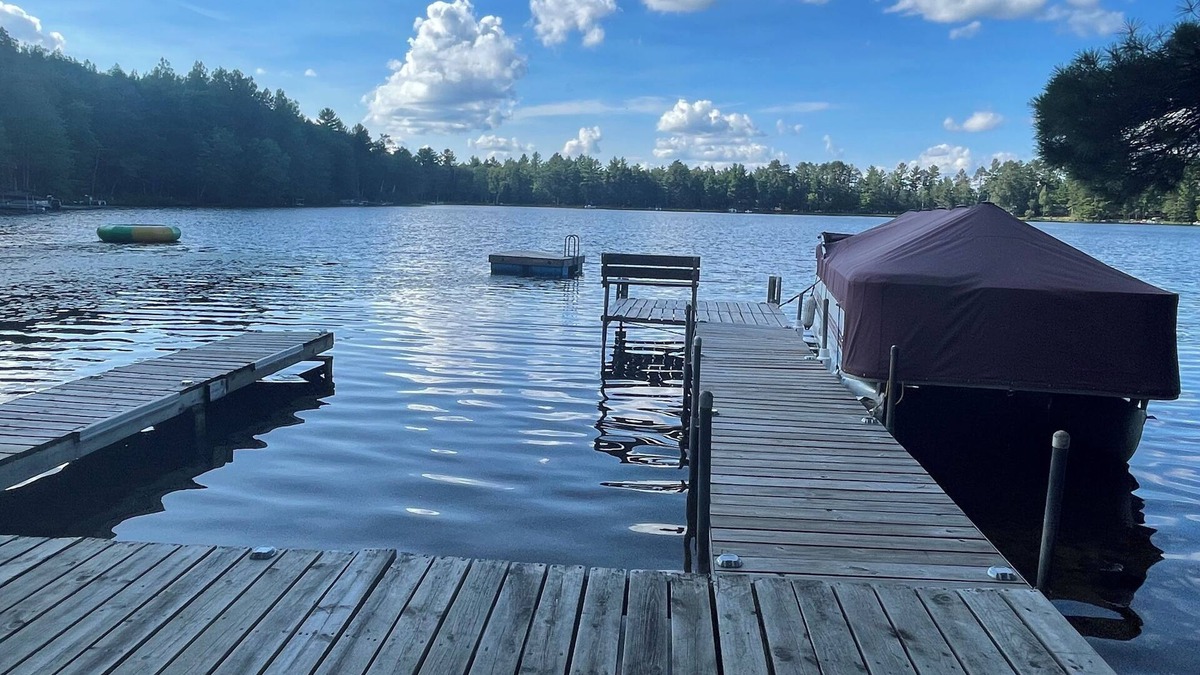 Land O Lakes House | NEW! Beautiful Log Home with a rustic feel. 6 acre wooded lot on Eleanor Lake