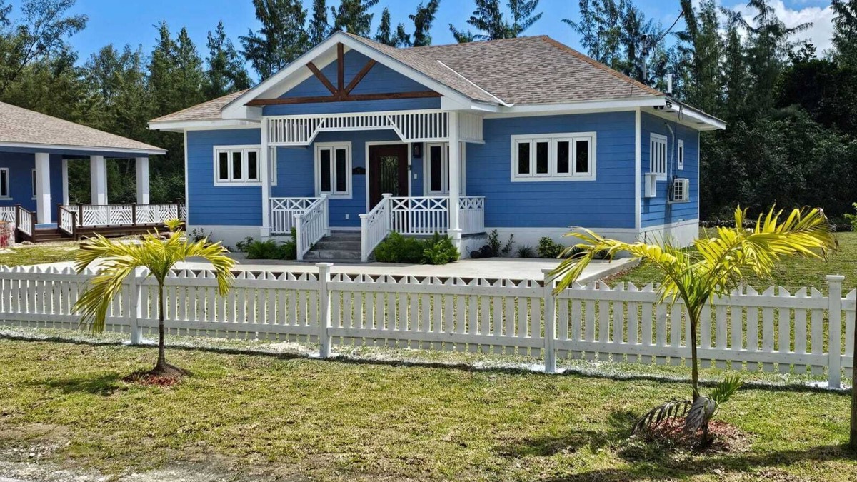 Nicholls Town House | New, beautifully furnished Cozy bungalow in a quiet neighborhood.