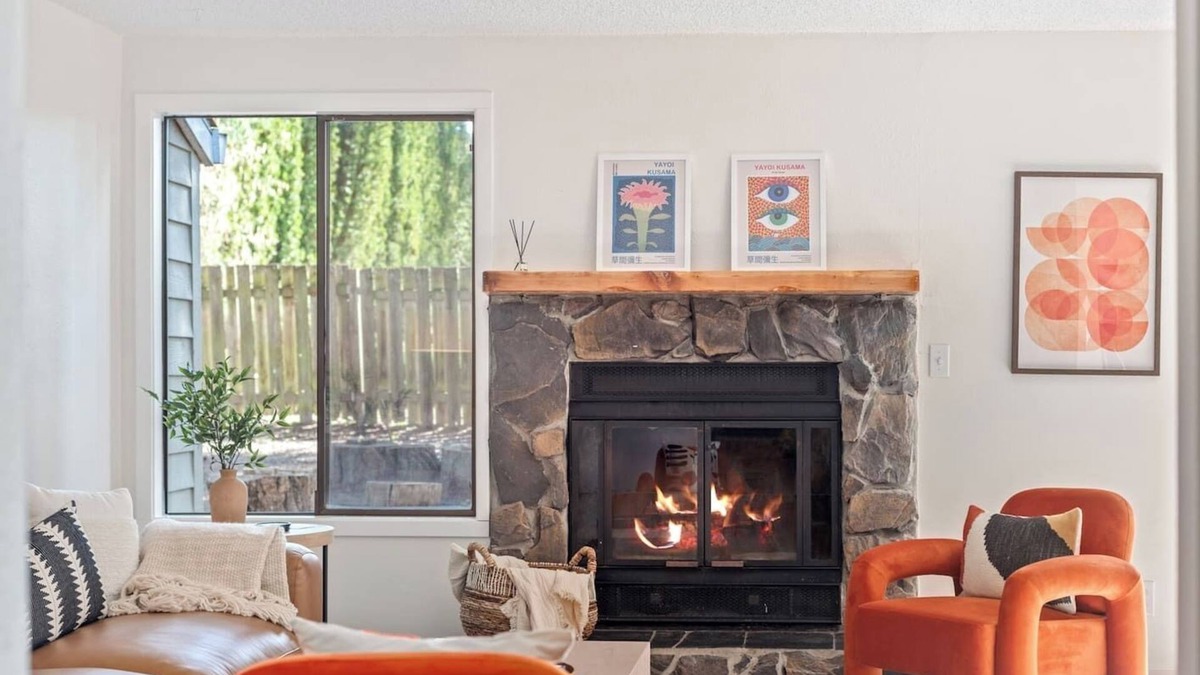 Oak Hills House | New! Beaverton 2BR/2BA Fenced Backyard Extended Stays