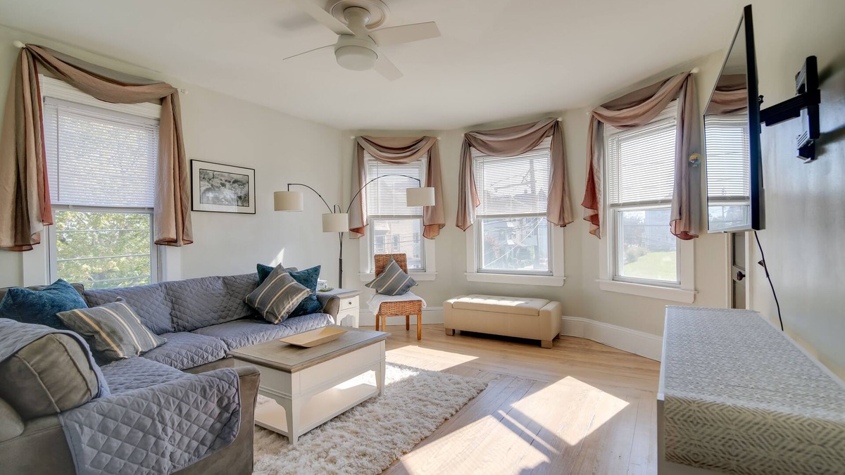 New Bedford Apartment | New Bedford Apartment ~ 4 Mi to Fort Phoenix Beach
