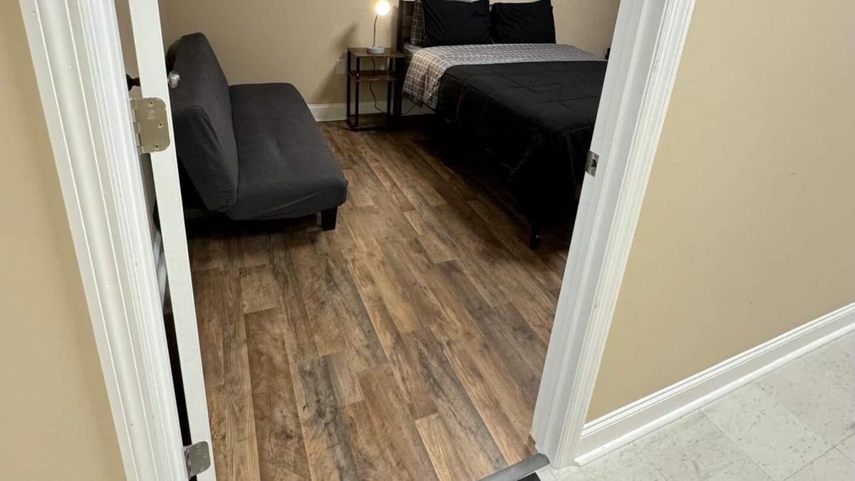 Glen Iris Apartment | New Bedroom with share bathroom