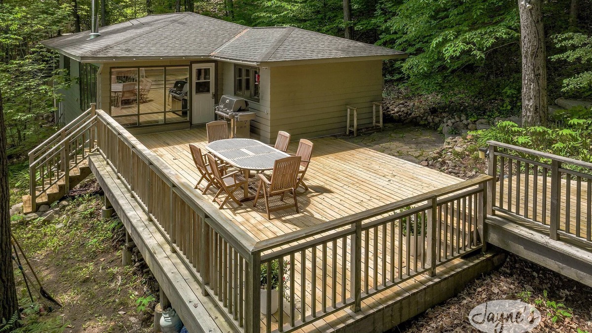 Minett Cottage | New Boathouse! Traditional Beauty 4Bed, 3Bath Cottage & Bunkie on Lake Rosseau!
