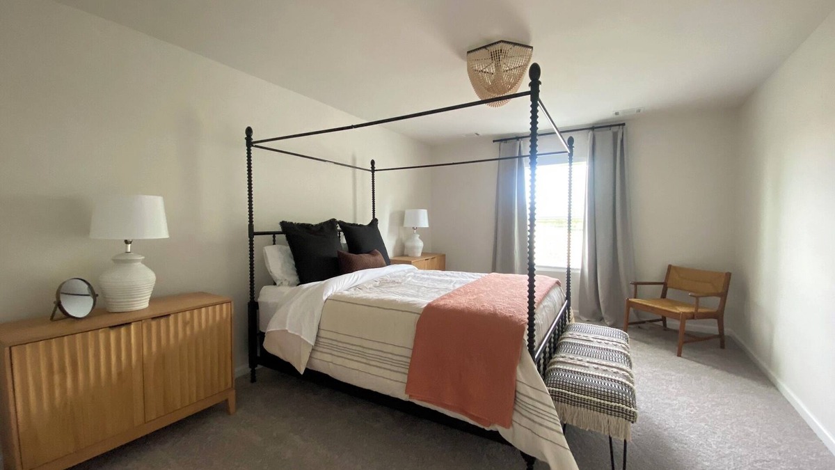 Inman House | New! Boiling springs Luxury Lake front home- sleeps 6 people