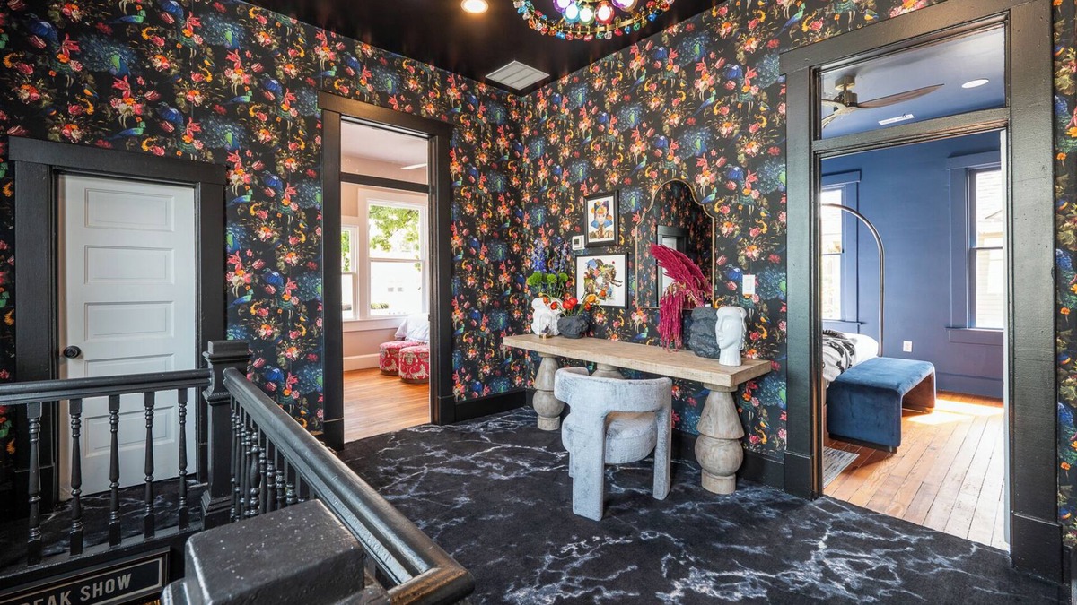 Irvington House | New, bold, thrilling & fierce! 5 miles from downtown Indy