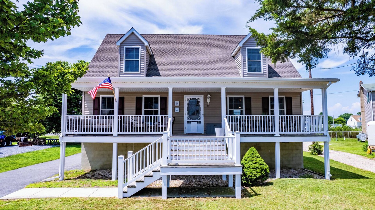 Bowers Beach House | NEW! Bowers Retreat - Sleeps 10 - Steps to beach! 10 Minutes to DE Turf!