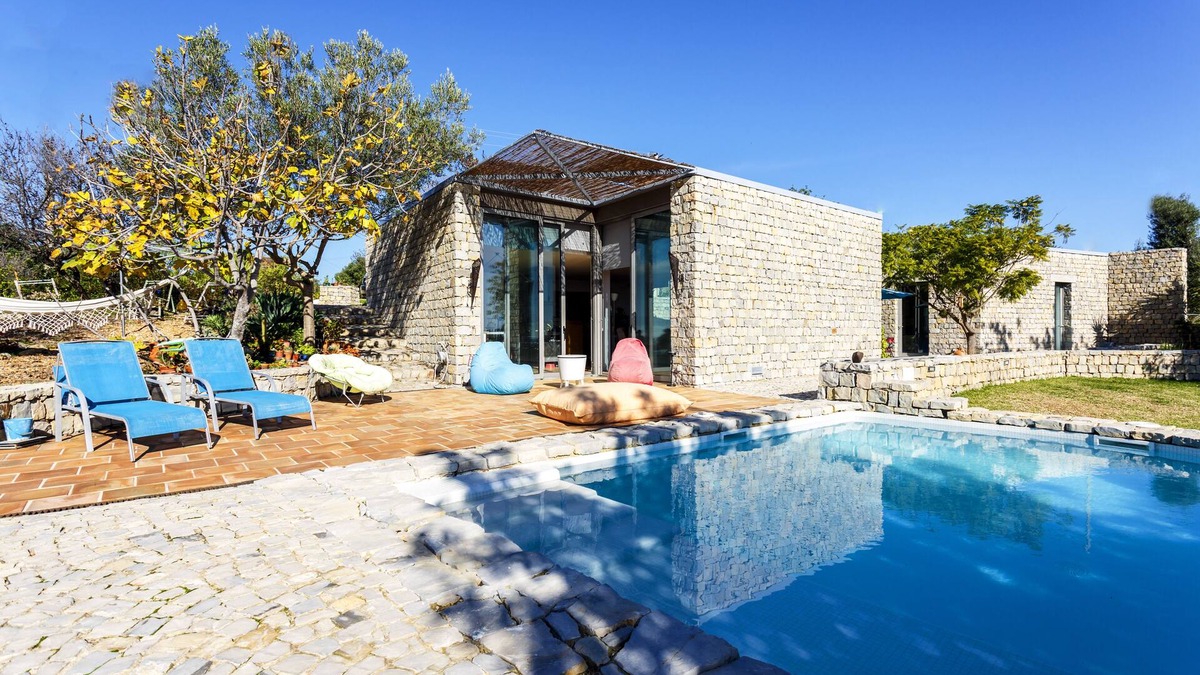 Santo Estevao House | NEW Breathtaking Villa w/pool in scenic landscape