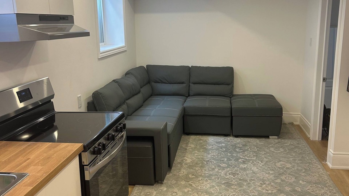 Watertown House | New Bright Cozy Basement Central Location Separate Entrance Free Parking
