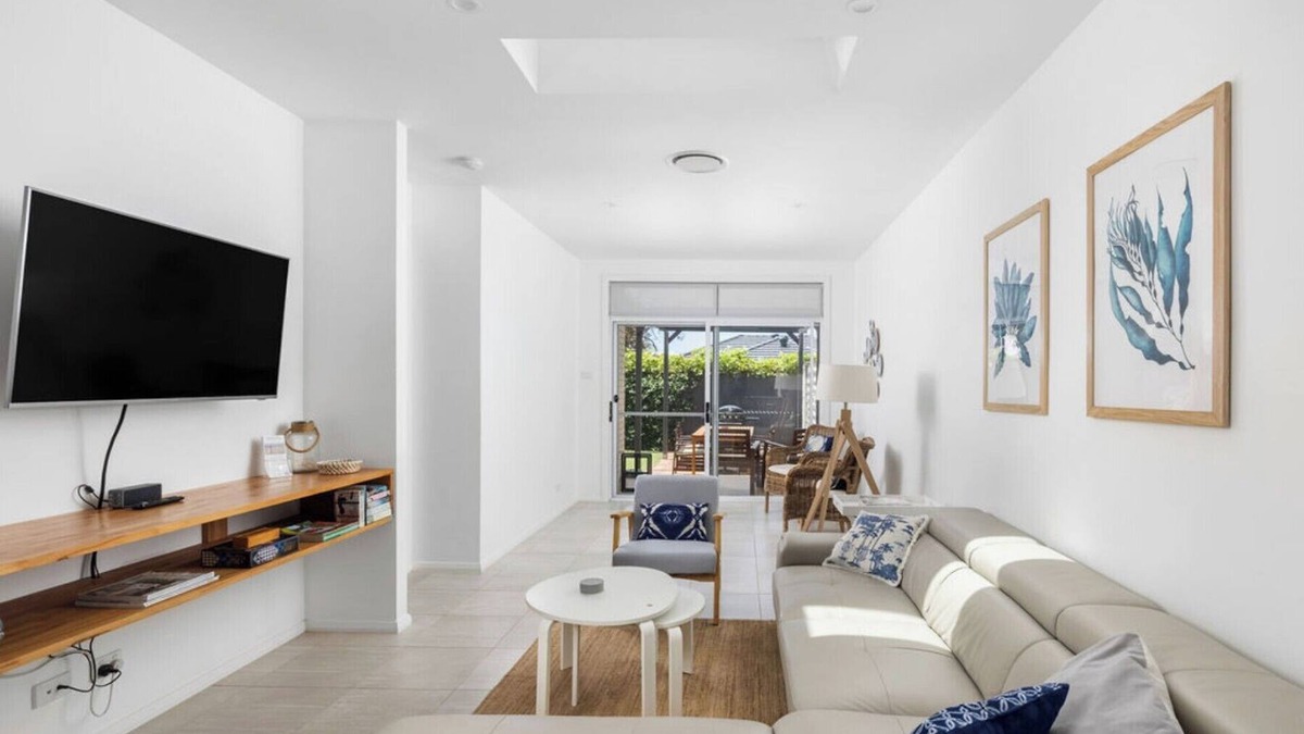 Fingal Bay House | New Bright Modern Family Villa, near Beach Dogs also welcome. Free Wifi+Netflix