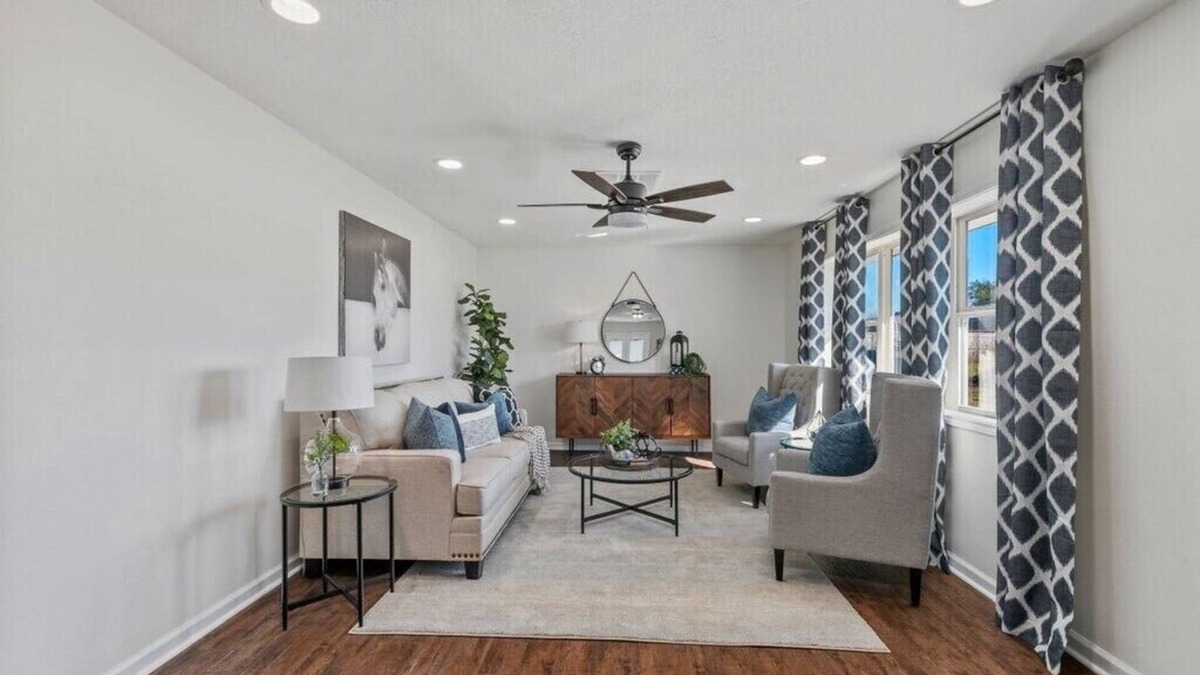 Lake Charles House | New-Bright-Stylish-City Center 4 Bedroom 3 Bath Home with Office