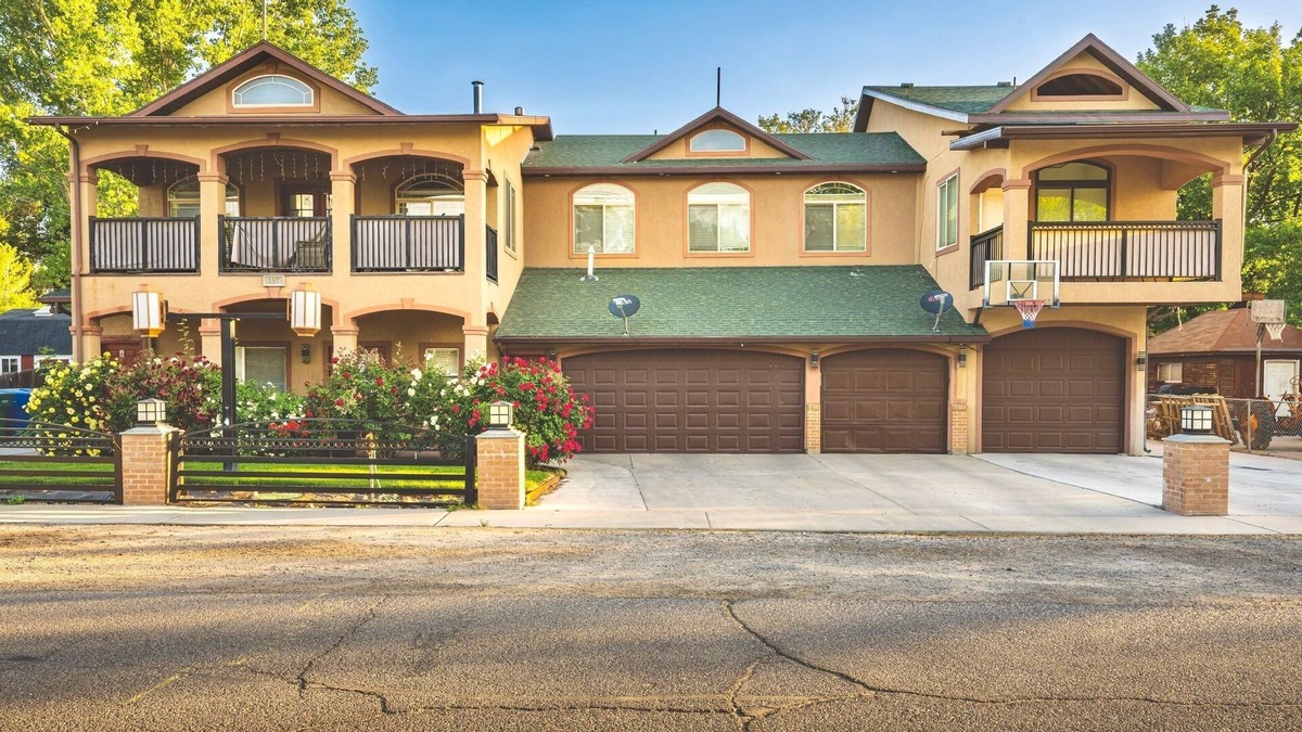 Lehi Apartment | New Build Luxurious Modern Apartment With a Private Garage And a Covered Porch