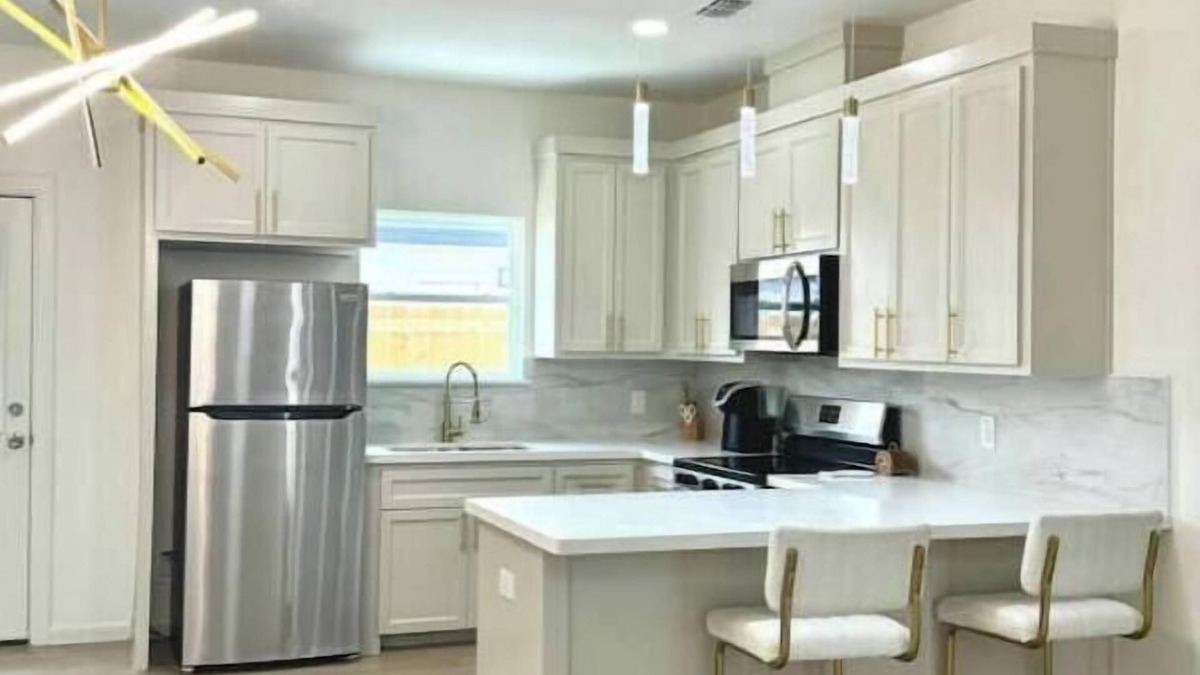 Mission Apartment | New Build! Near Hospital & Shops