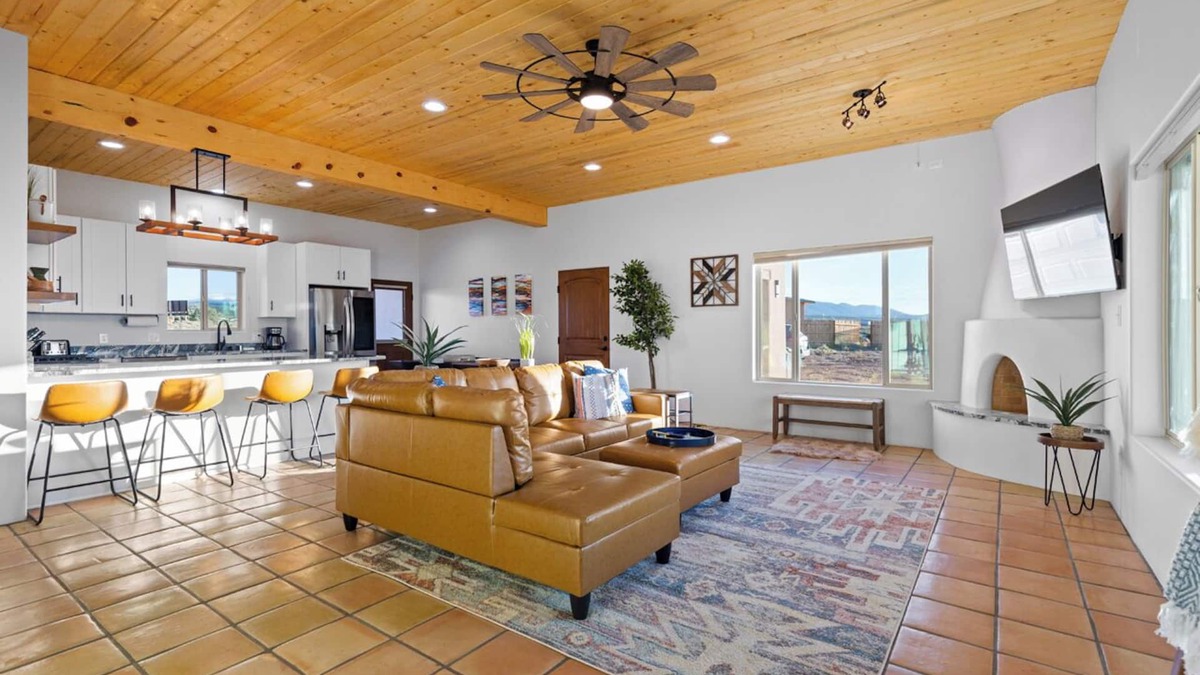 Taos House | New Build! - Relax to the most Expansive sunsets east of the Rio Grande.