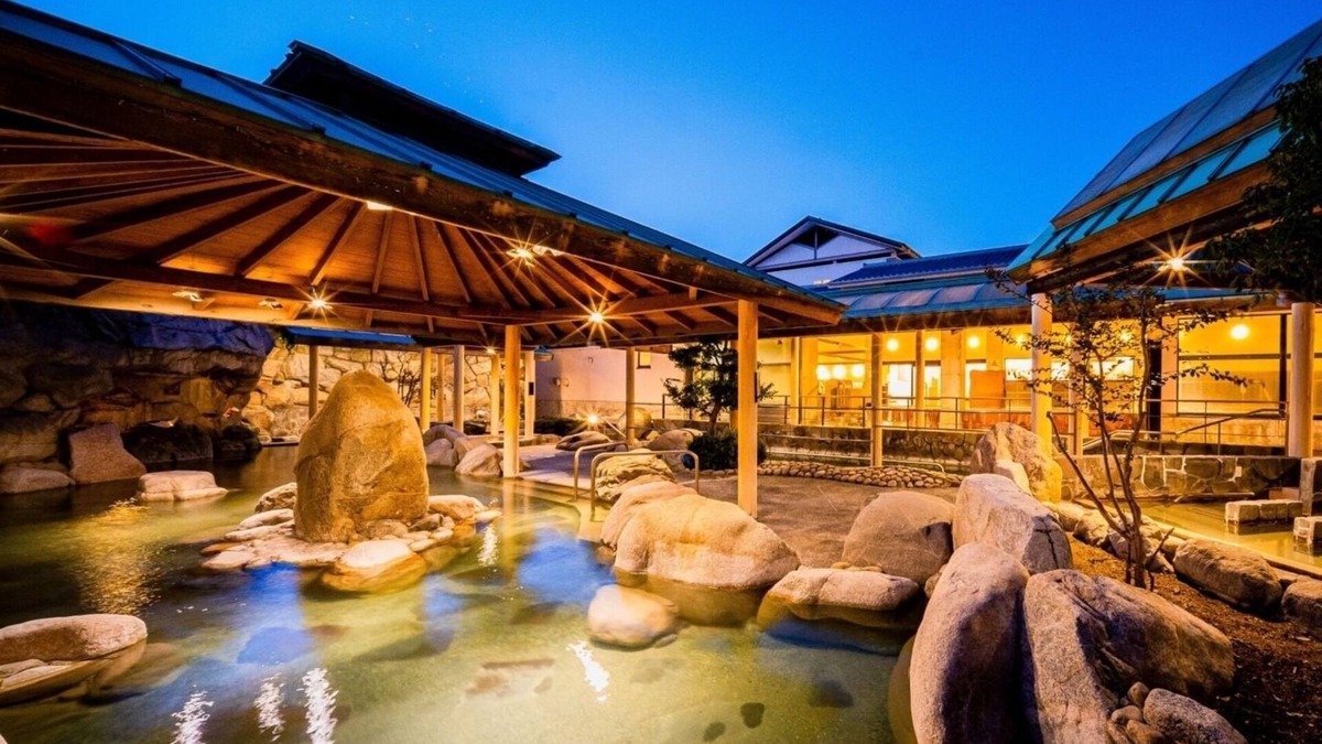 Toon Hotel | New building Triple room RO | Breakfast inclu/Toon Ehime