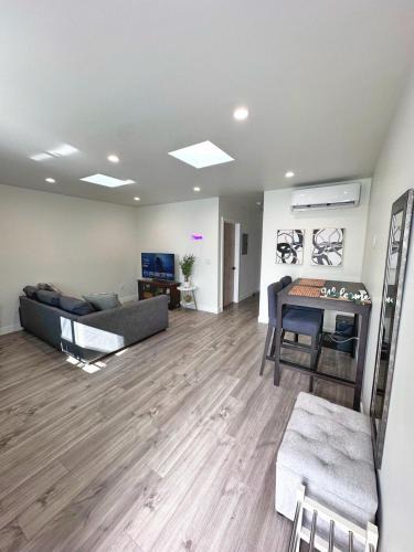 Lake Balboa House | New built house in Los Angeles!