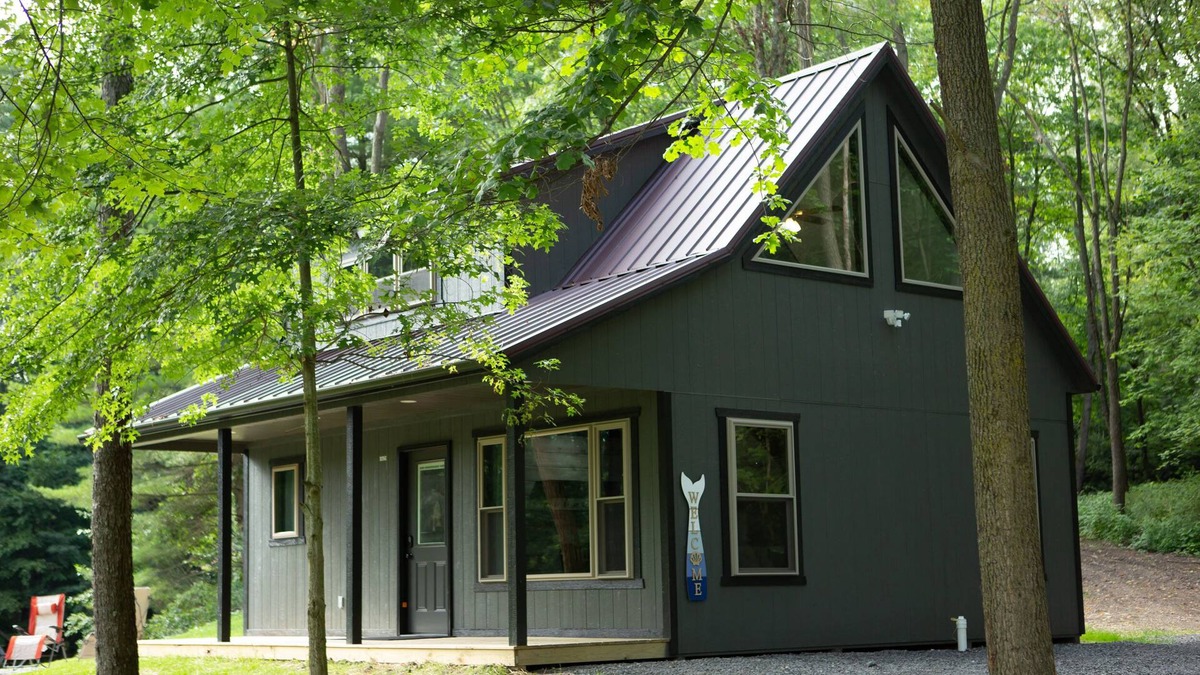 Sugarcreek House | New cabin in Amish Country, pond, fishing, secluded