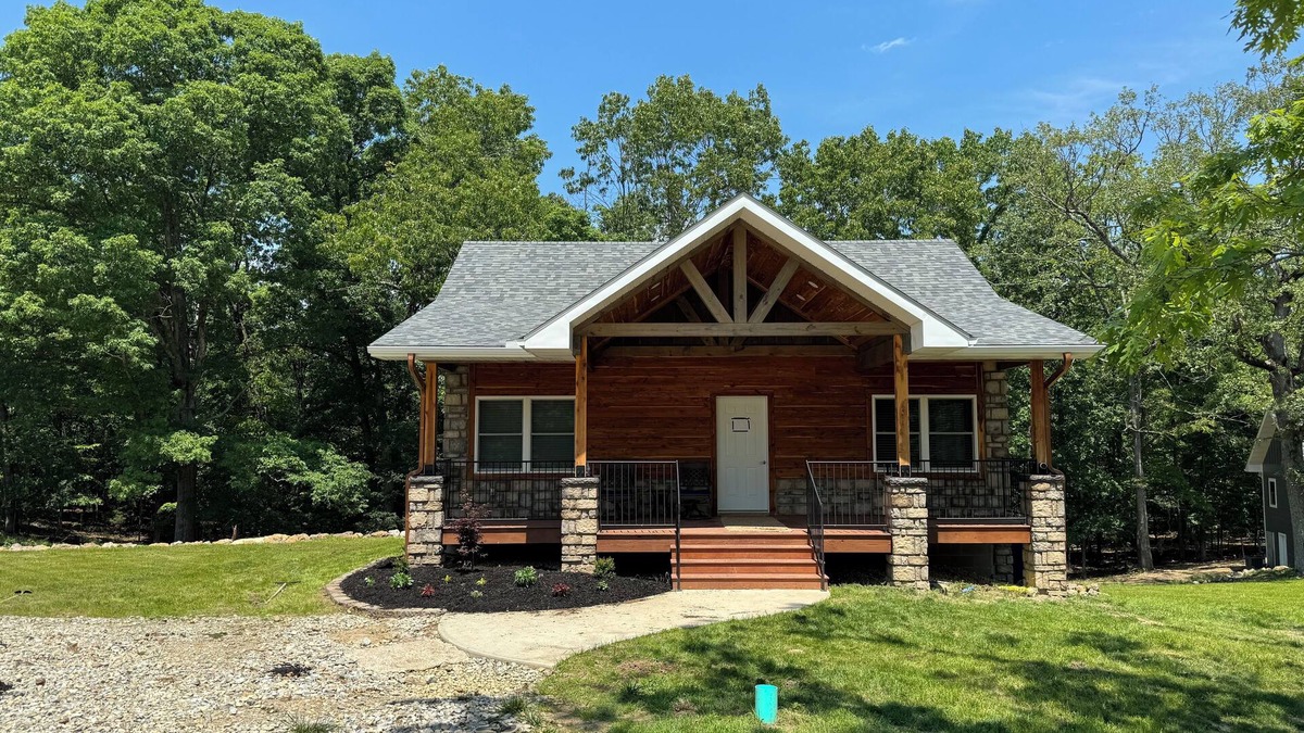 Mountain Home House | New cabin in Mountain Home 1 mile from Buzzard Roost Marina.