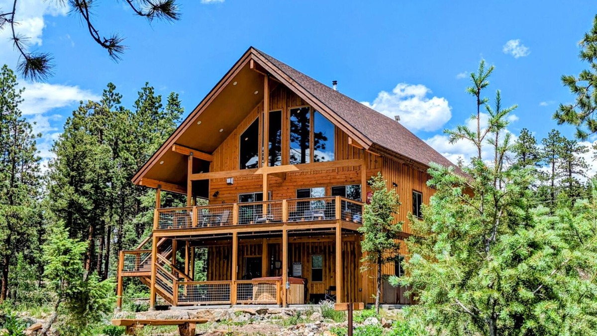 Columbine Lake House | New Cabin-On Nat'l Forest-Hot Tub-3mi to Ski-4Kings-Private Nature Trail-Fishing