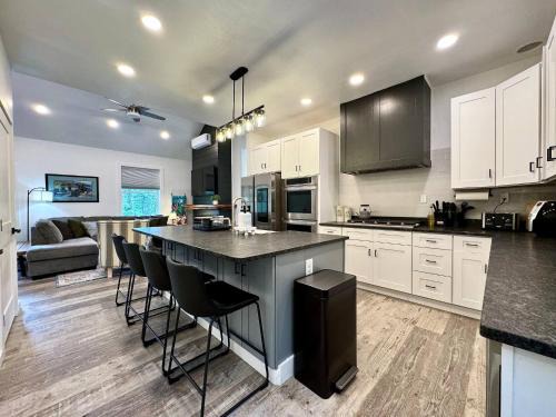 Somers Apartment | New Cabin w Private Hot Tub and Fire Pit