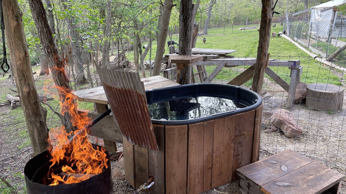 Union House | New Camper with a Hot Tub and Pool: Great For Families or a Romantic Weekend.