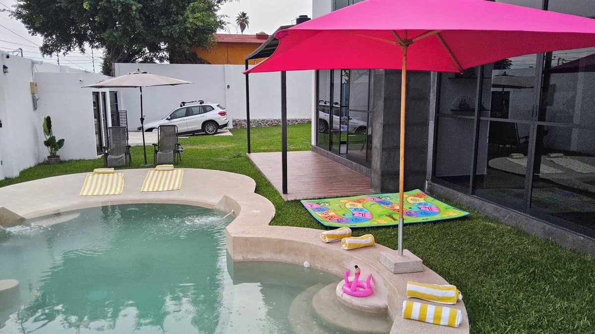 Tres de Mayo House | New! Casa Colibrí: Swimming pool and garden with games. Ideal for families