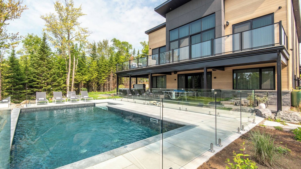 La Conception House | NEW! Chalet Aurora | 5 Bedrooms | Hot tub | Outdoor Pool/Tremblant Living