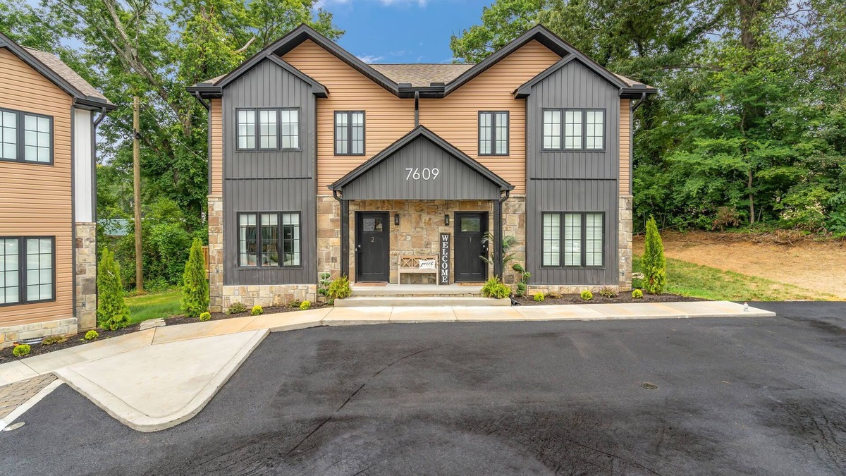 Powell House | New, charming 3-bedroom townhome with all amenities in convenient location