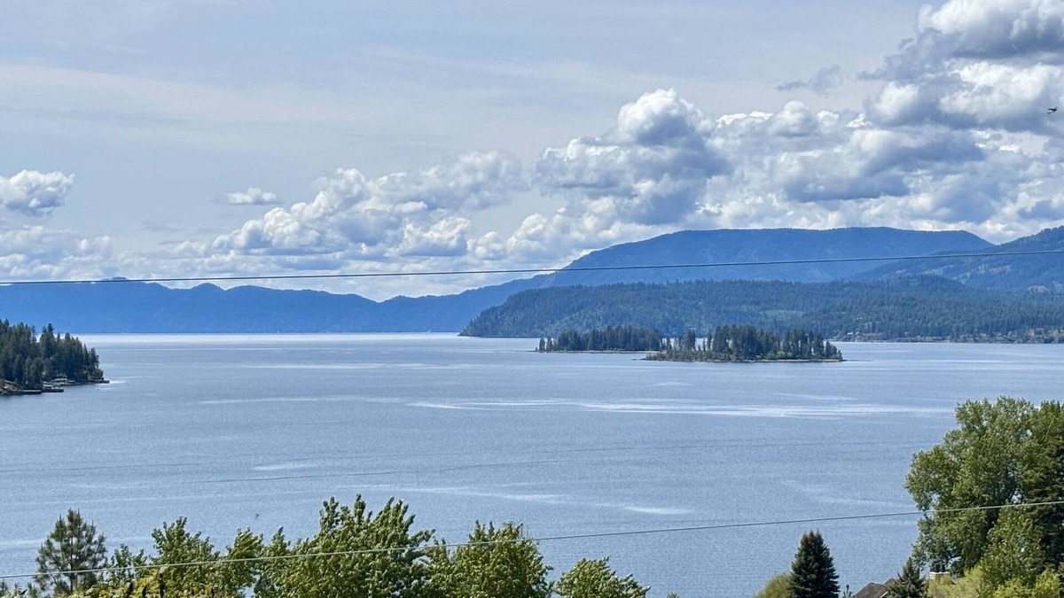 Hope Cottage | New! Charming Blue Haven Cottage with Amazing Lake Pend Oreille Views!