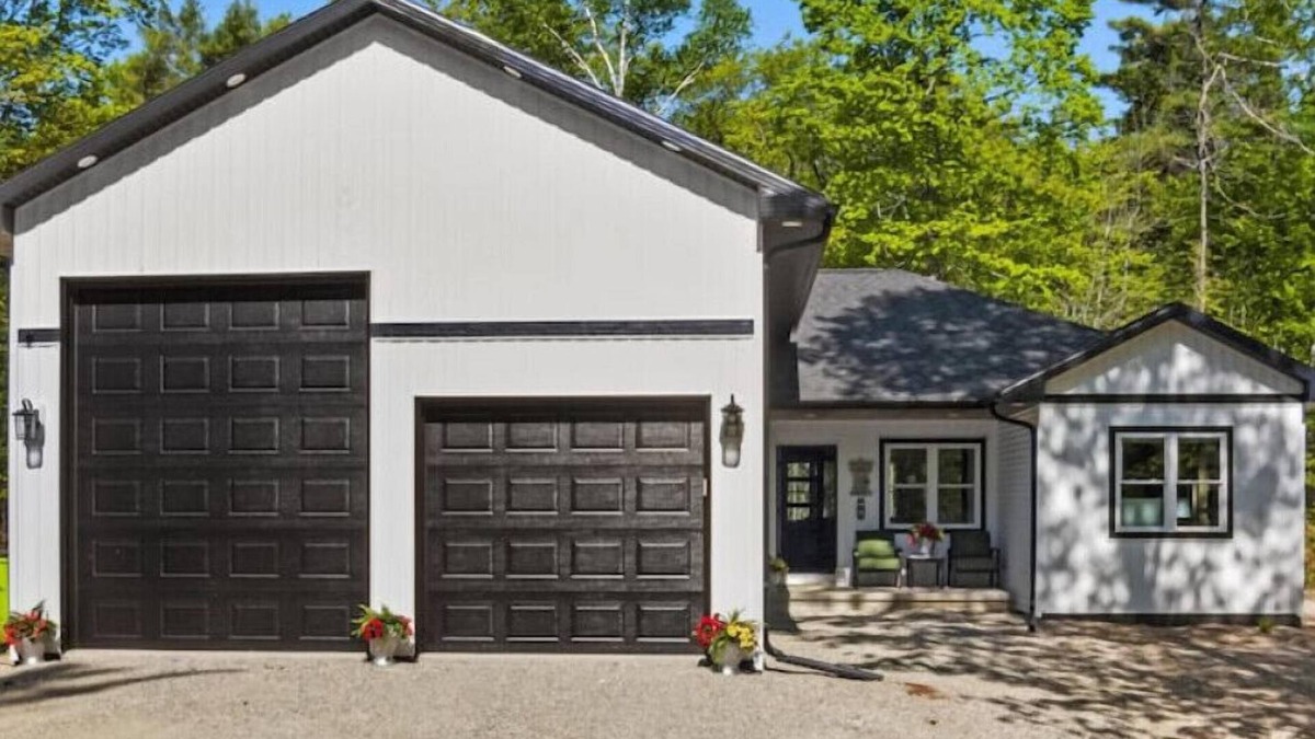 Jacksonport House | New, charming custom home, 7 minute walk to the beach