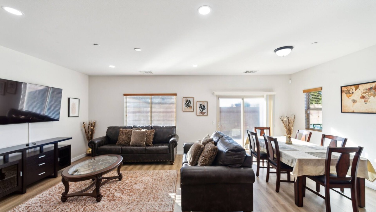 Beaumont House | NEW! Charming Pet-Friendly Getaway in Sunny Beaumont
