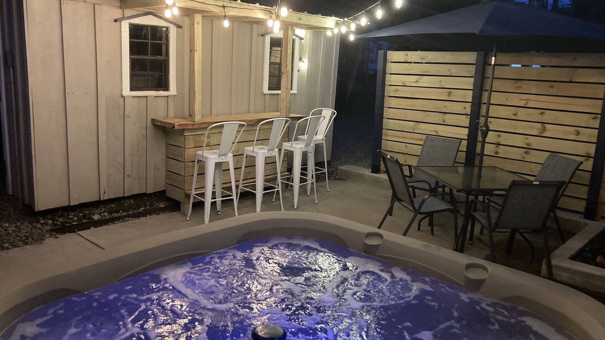 Lakewood Cottage | NEW Chautauqua Cottage, Lake Views, King Bed & Hot Tub