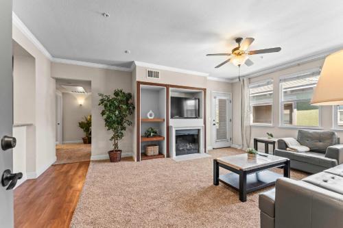 Reno/Tahoe Airport Apartment | NEW Chic 2BR Stay with Heated Pool Gym & Mini Golf