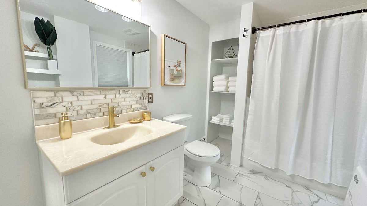 Marlborough House | NEW Chic Home Close to Boston - WASHER DRYER & Parking