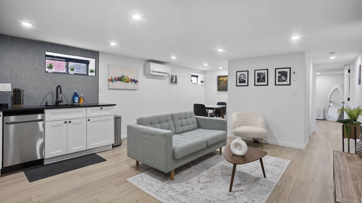 Newbold Apartment | New Chic Modern-Boho Apartment in Center City !