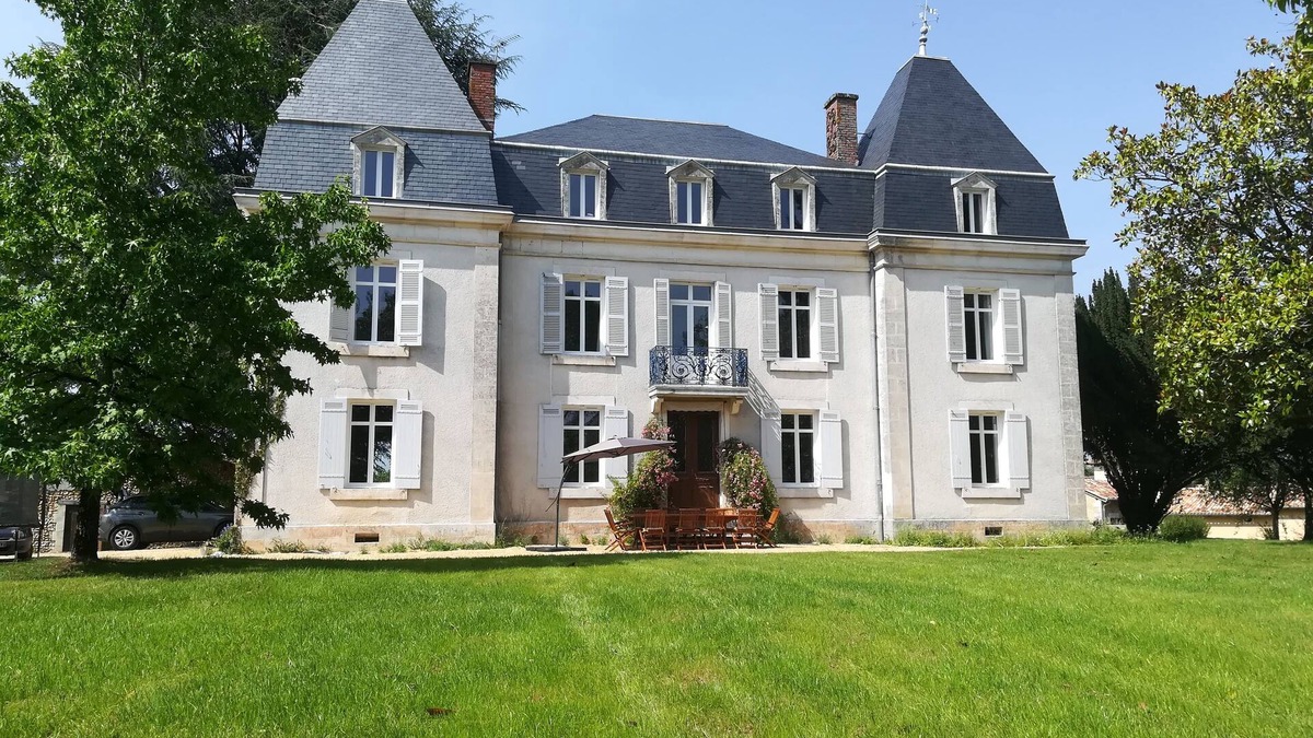 Eglise-Neuve-de-Vergt House | New Church Manor of Vergt