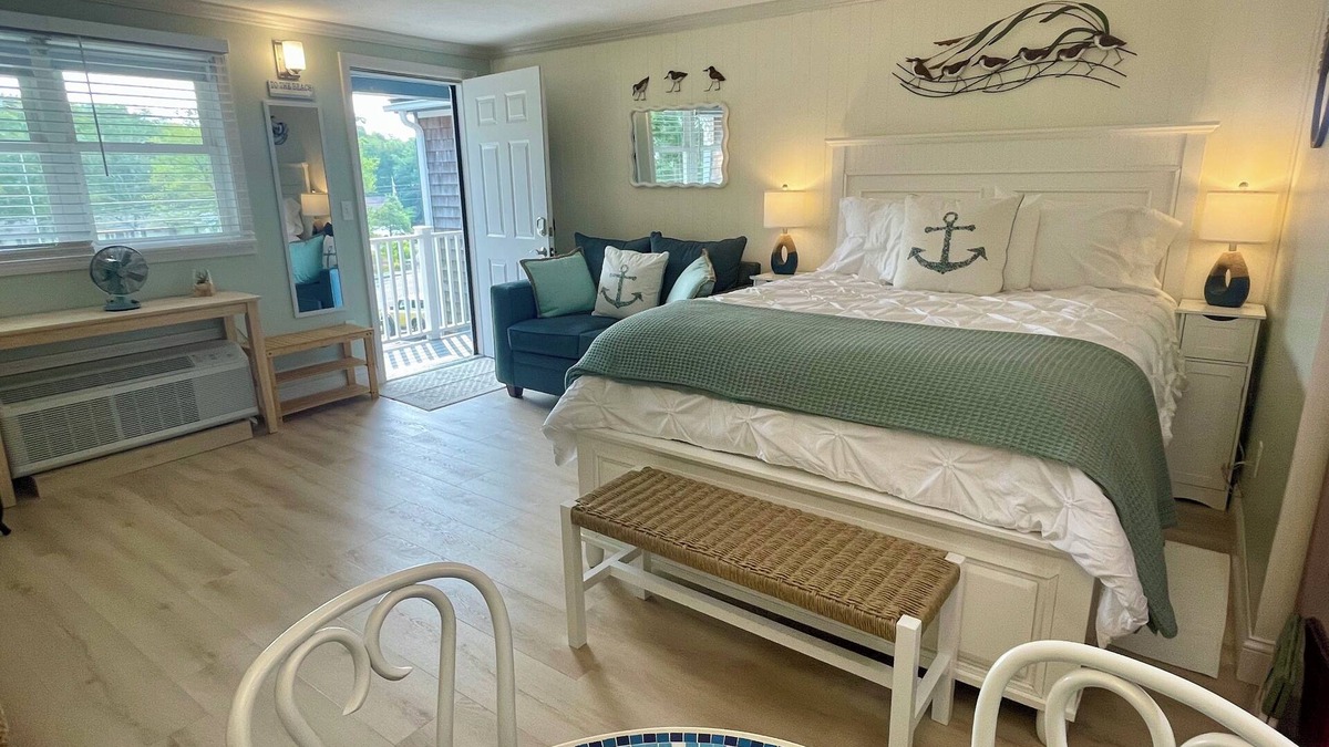 Ogunquit Condo | NEW! Classy Ogunquit Studio! Kitchen, Walkable to everything! In/Outdoor Pools.