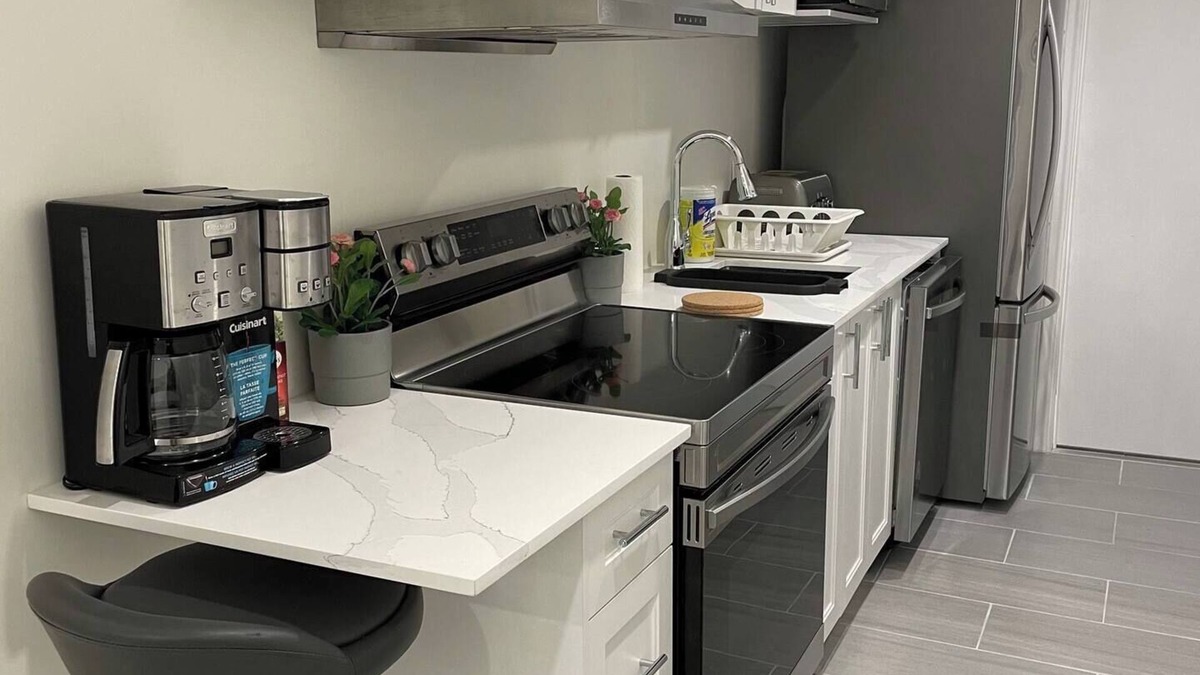 York Regional Municipality Apartment | New, Clean and Comfortable Apartment with Private Entrance.