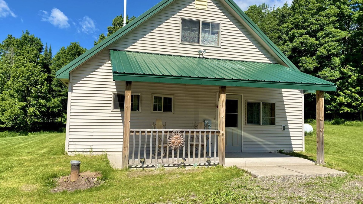Goodman Cabin | NEW! Clean, Comfortable & Spacious Northwoods Cabin.