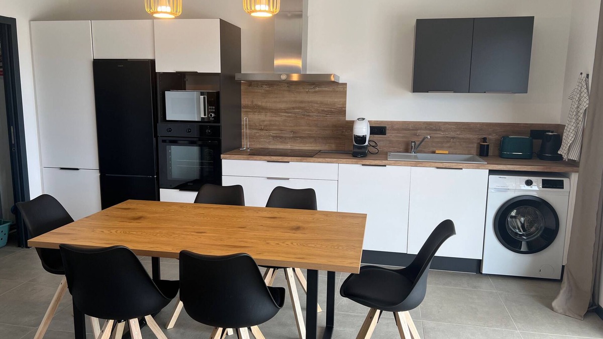 Bastelicaccia Apartment | New, comfortable, air-conditioned villa, 5/7 pers, sea and mountain views
