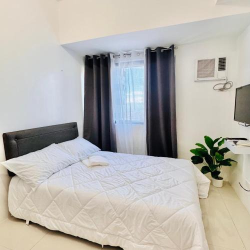 Ermita Hotel | New Condo at Grand Riviera Suites across US Embassy