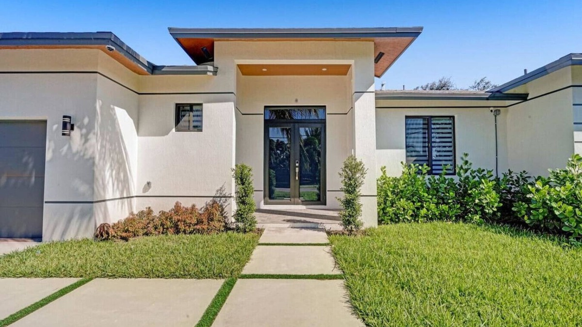 Sunset House | NEW Construction Modern 2021! Heated Pool/Gameroom