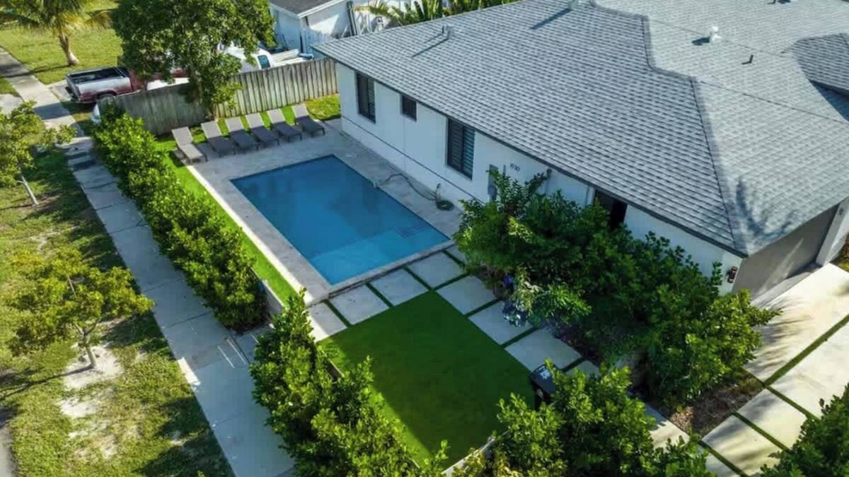 Sunset House | New Construction Villa HotTub/Heated Pool/Gameroom