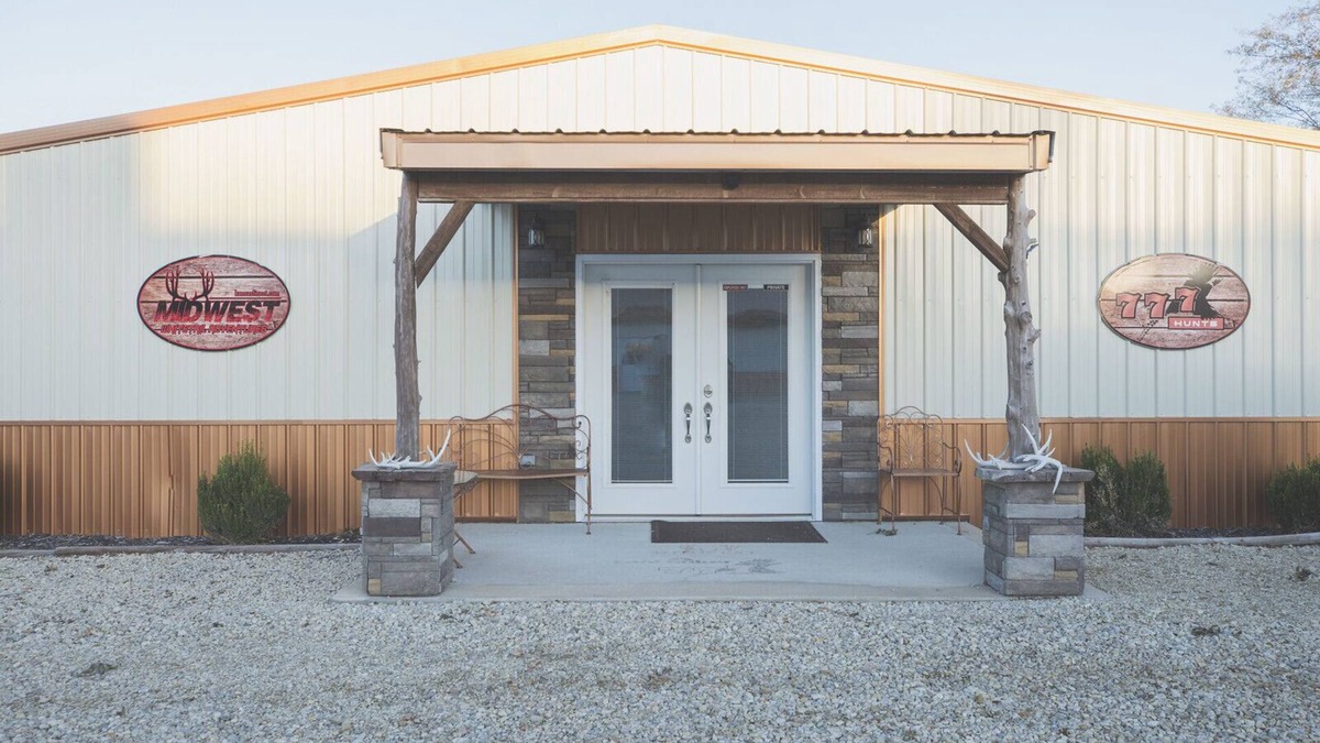 Clay Center Cabin | New Construction perfect for outdoor enthusiast centrally located