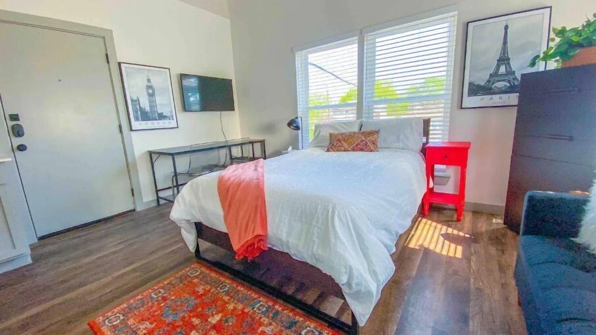 Lower Greenville House | NEW Contemporary Studio in Lower Greenville